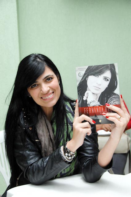 Fernanda Brum consagra o livro E foi assim