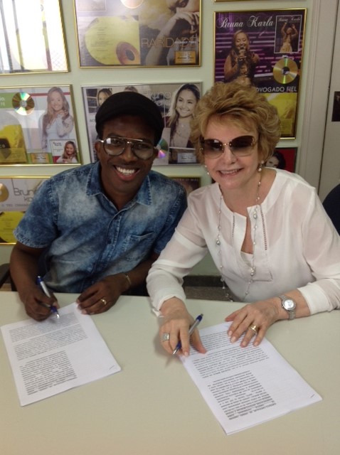 Delino Marçal assina contrato com MK Music